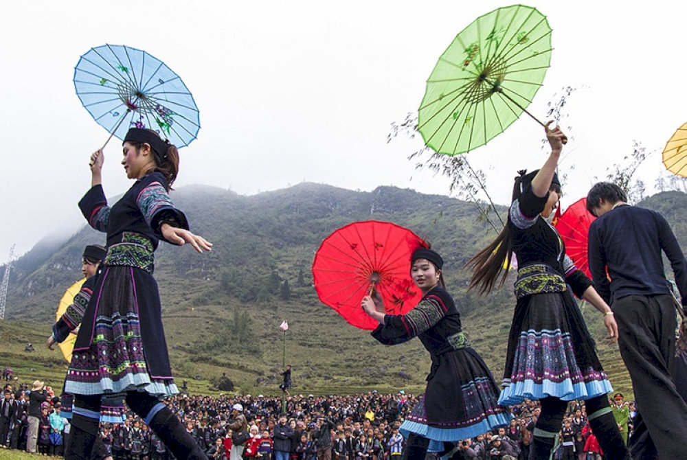Highland markets are often full of panpipes and dances